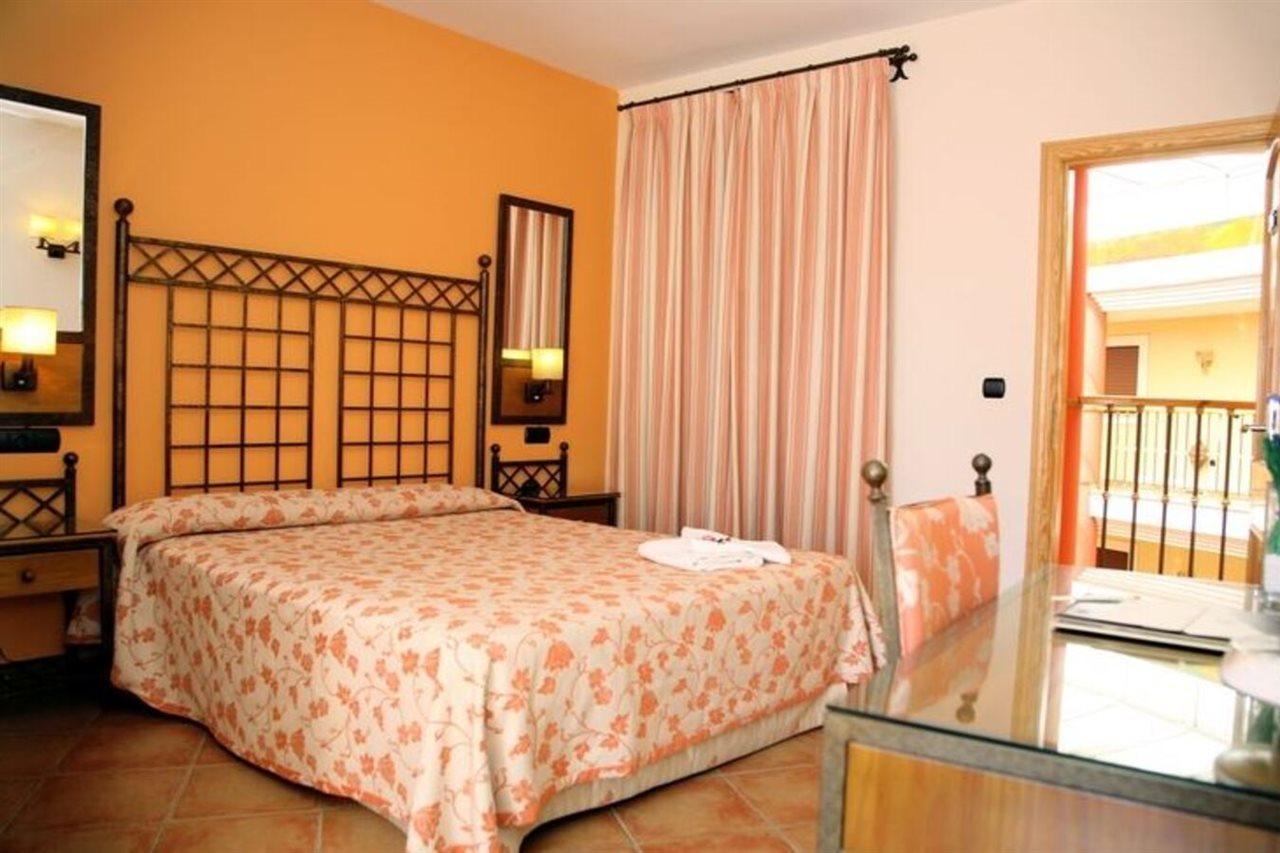 Ele Santabarbara Castilleja de la Cuesta Exterior foto